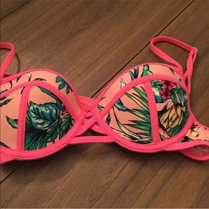 Xhilaration Small Bikini Top Floral E1-538